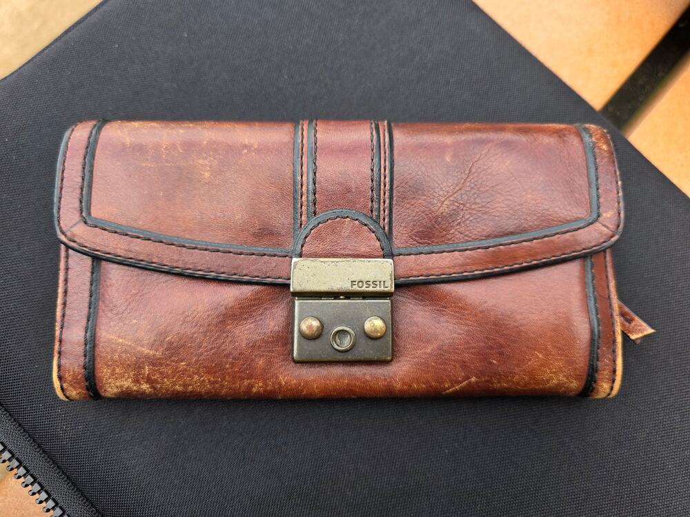 Fossil Long Live Vintage Brown Leather Flap Clutch Wallet Turnlock Distressed